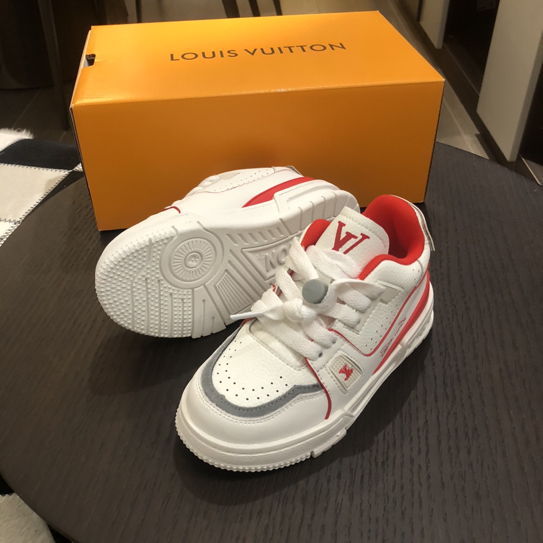 Children's shoes child